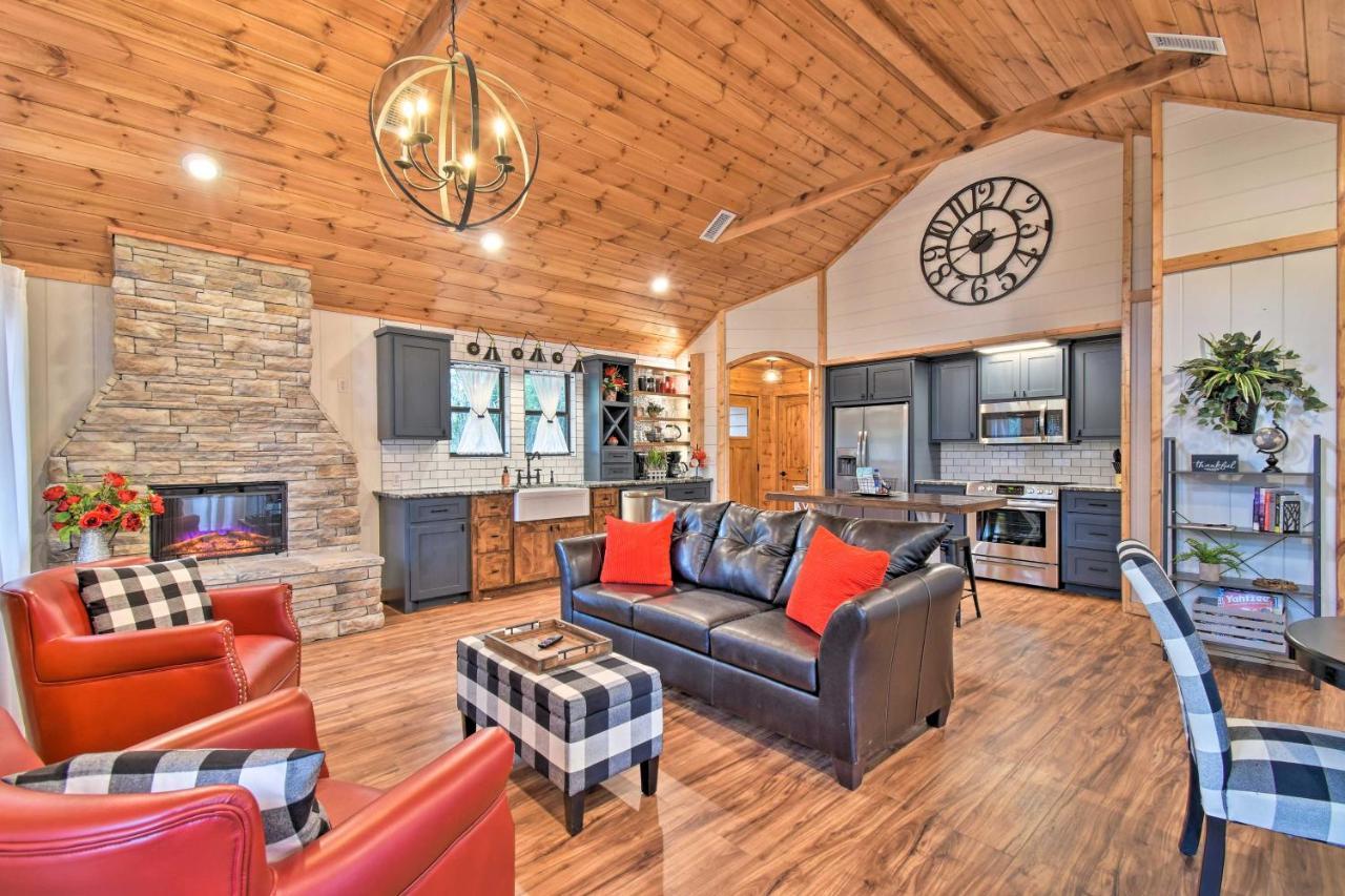 Modern Broken Bow Cabin Large Deck, Bbq And Pergola Exteriér fotografie
